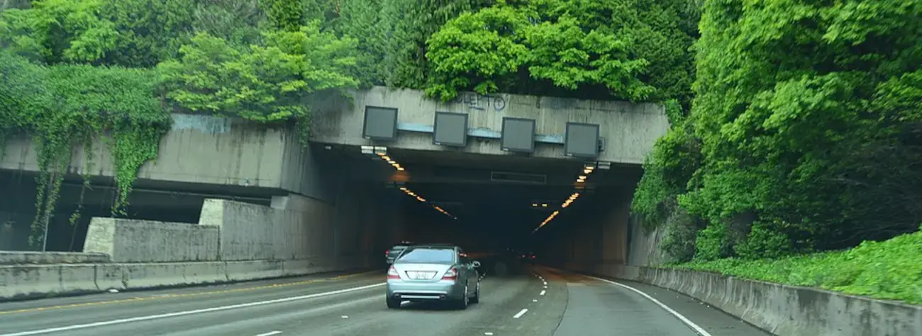 Going east in Interstate 90 on Mercer Island, approaching underpass.